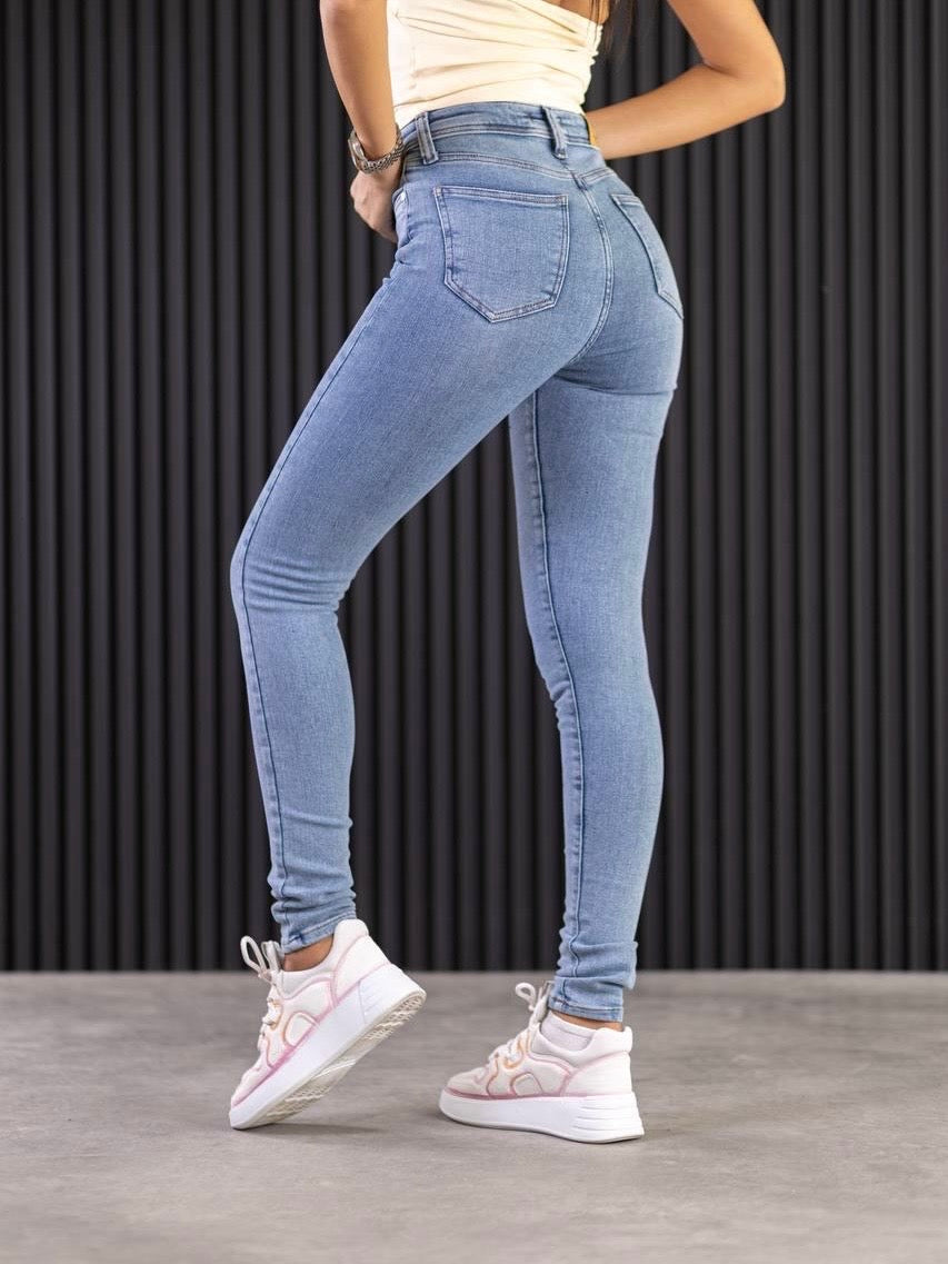 Svetlo plave uske farmerke 344/16