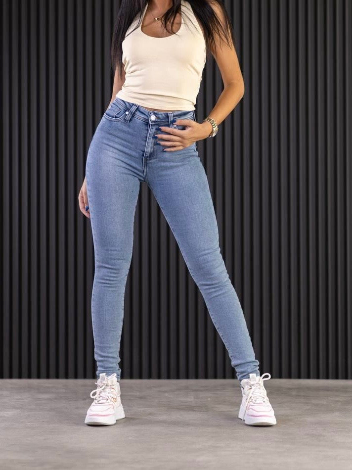 Svetlo plave uske farmerke 344/16